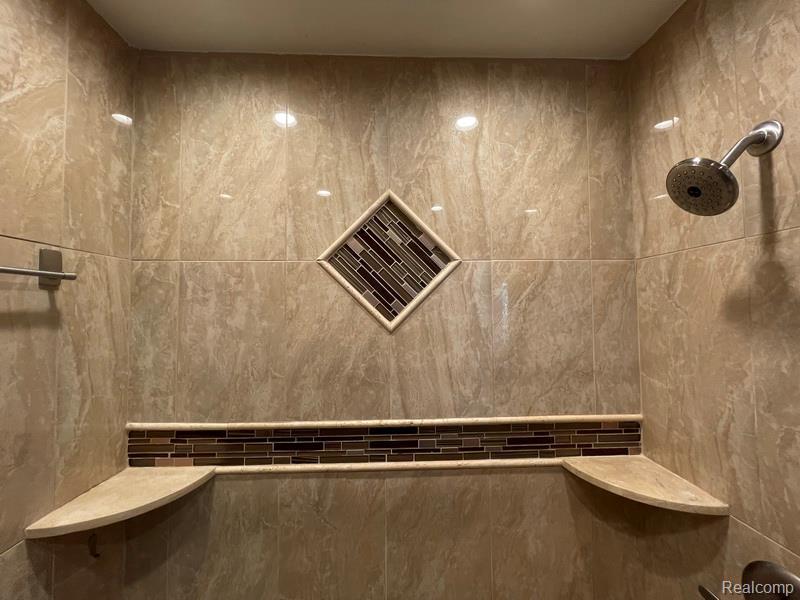 1240 WAGNER Avenue, Bloomfield Hills, MI, 48302