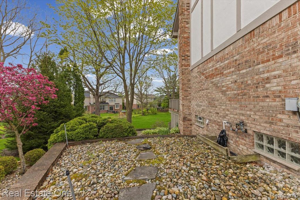 720 Essex Drive, Rochester Hills, MI 48307 — Photo 44