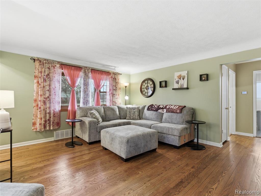 8878 Merriman Road, Livonia, MI 48150 — Photo 5