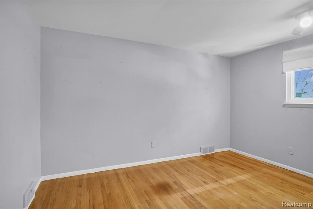 430 CHESTER Court, South Lyon, MI 48178 — Photo 33