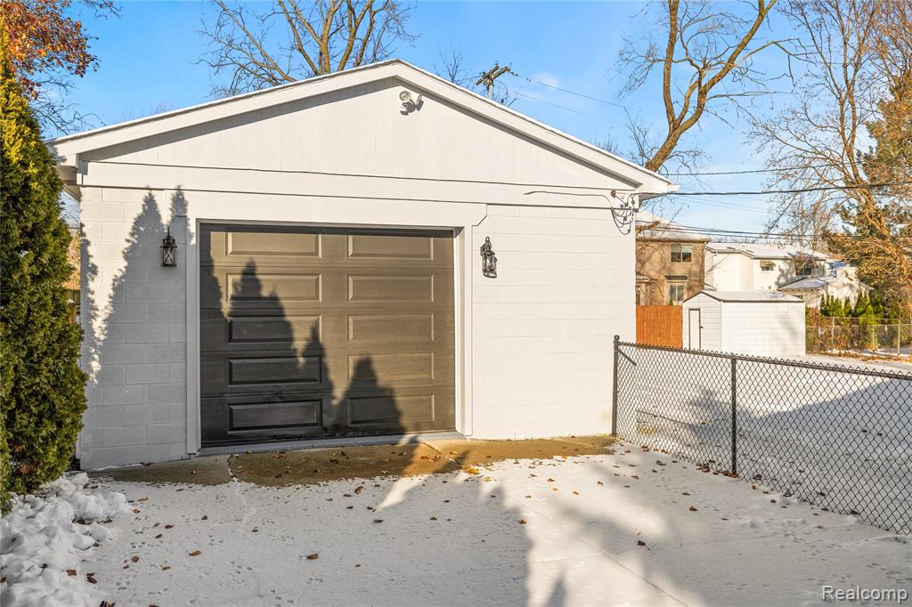 65 Algansee Drive, Troy, MI 48083 — Photo 34