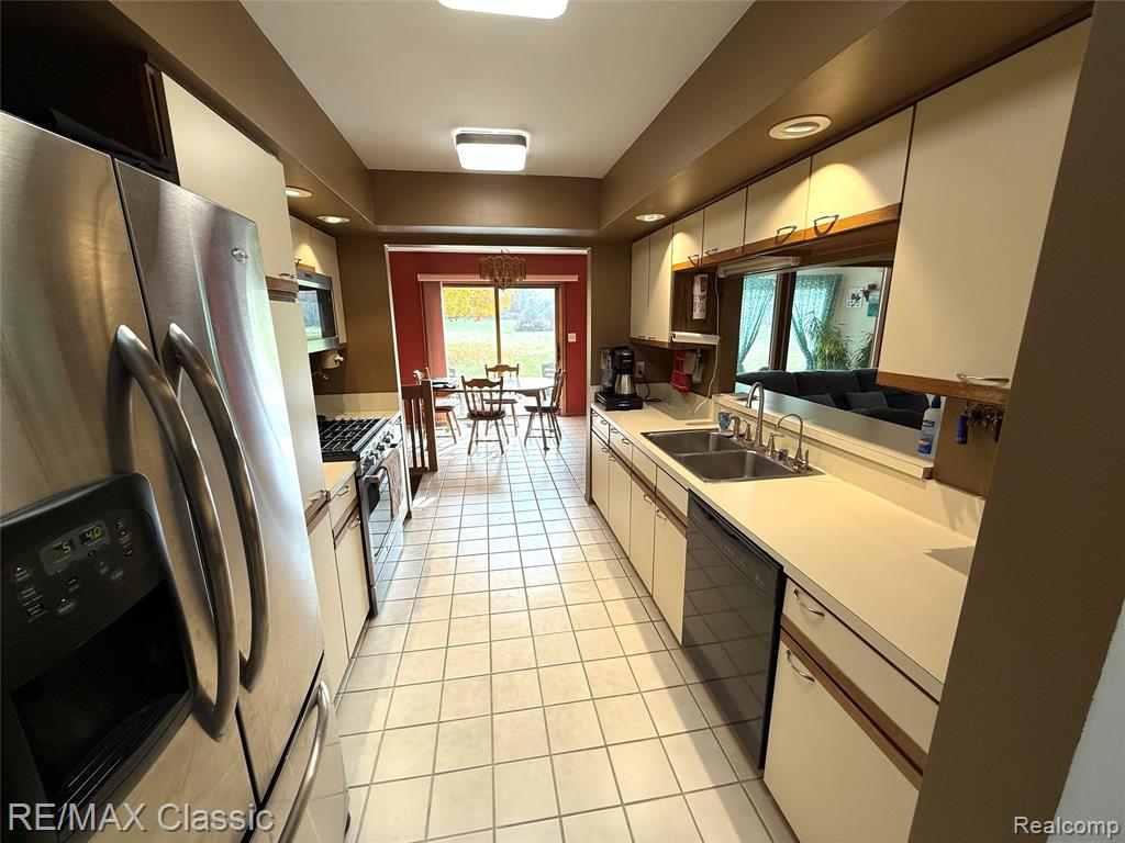 654 E Dawson Road, Milford, MI 48381 — Photo 10