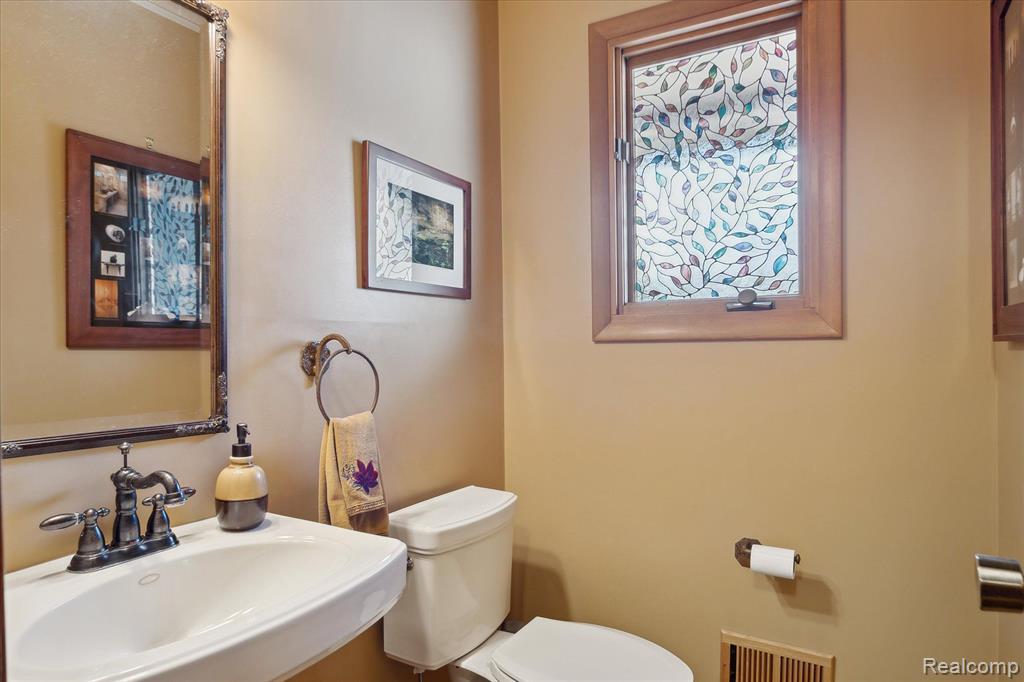 5836 DUTCH HILL Drive, Ann Arbor, MI 48105 — Photo 24