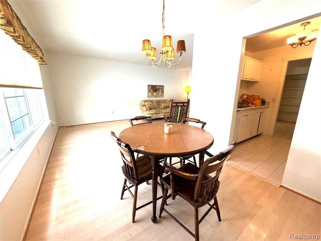 671 E Fox Hills Drive, Bloomfield Hills, MI 48304 — Photo 4