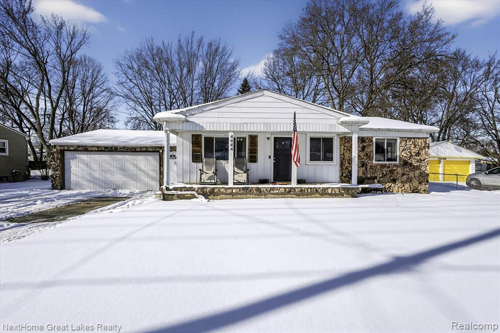 4444 Carmanwood Drive, Flint, MI 48507 — Photo 2