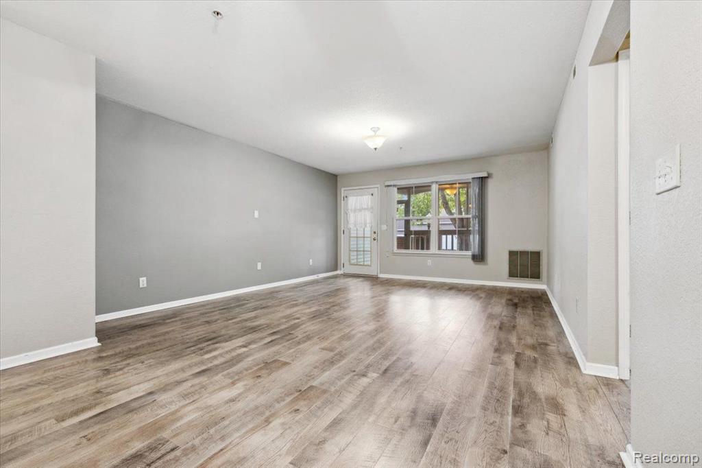 1137 CURZON Court, 101, Howell, MI 48843 — Photo 16