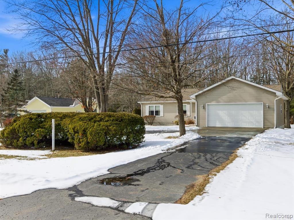8431 Lakeshore Road, Burtchville, MI 48059 — Photo 3