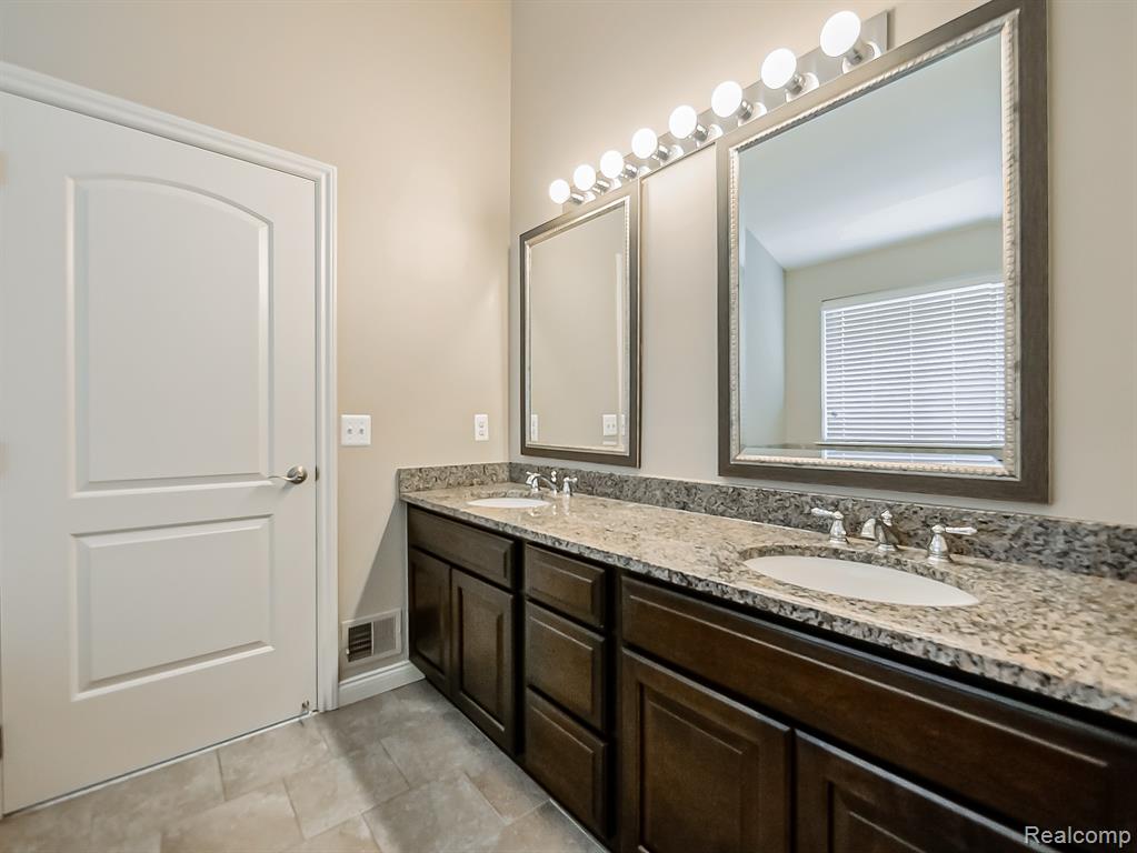 6960 Norway Drive, Troy, MI 48085 — Photo 38
