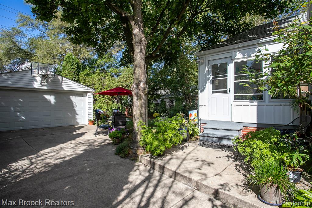 26725 Humber Street, Huntington Woods, MI — Photo 49