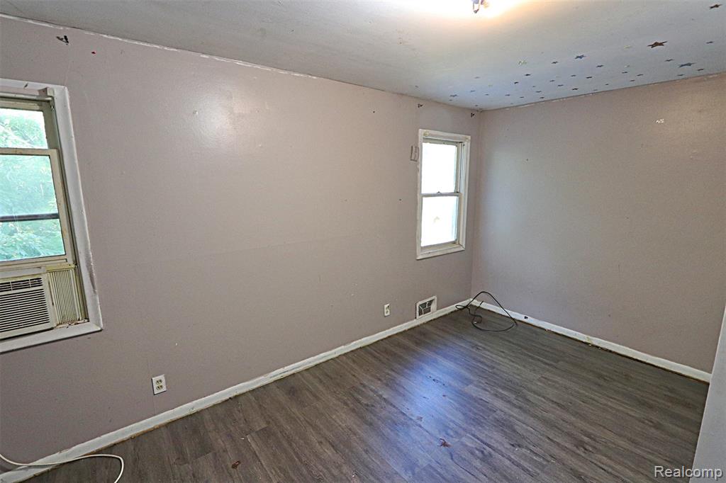 5455 Mayfair Street, Dearborn Heights, MI 48125 — Photo 16