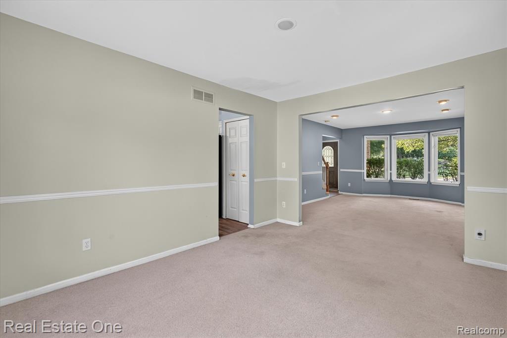 9610 Forest Ridge Drive, Clarkston, MI 48348 — Photo 12