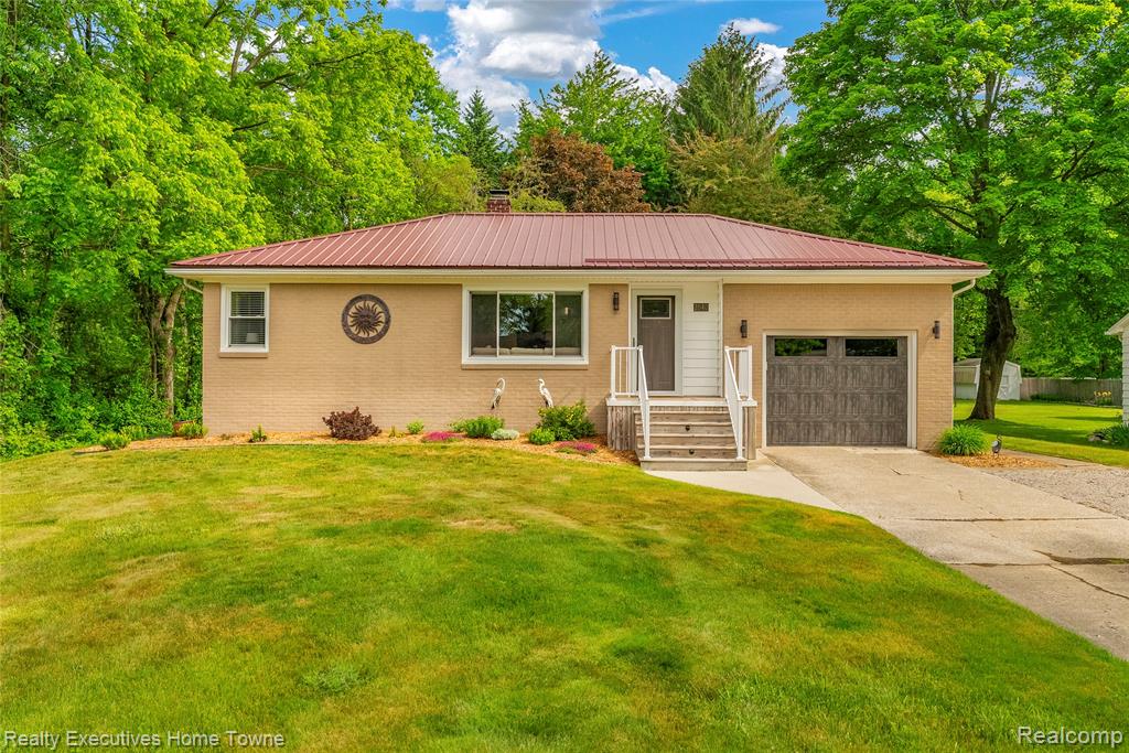 2640 Huckleberry Lane, Port Huron, MI 48060 — Photo 2