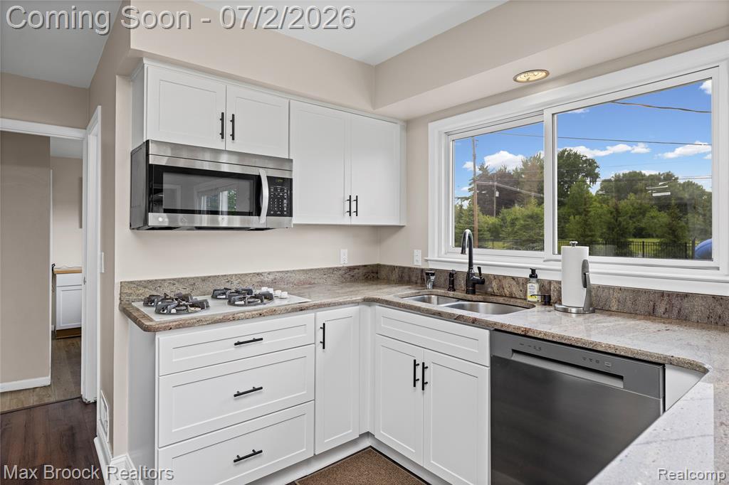 5494 Centerbrook Drive, West Bloomfield, MI — Photo 17