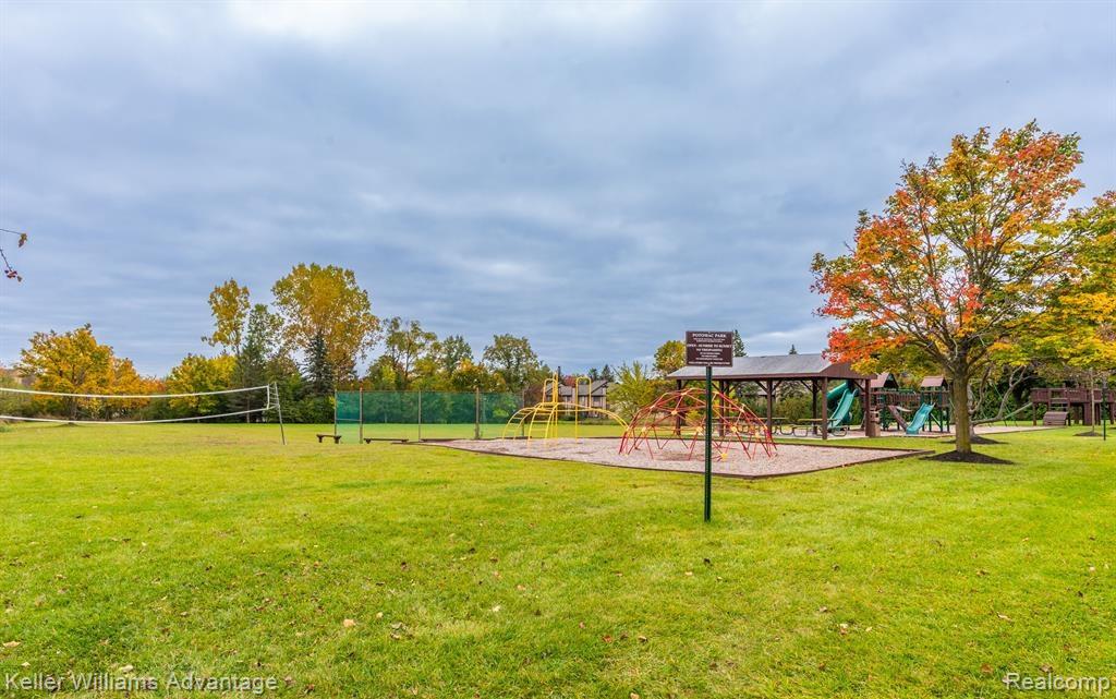 5262 Kingsfield Drive, West Bloomfield, MI — Photo 32