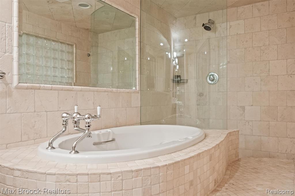3333 W Shore Drive, Orchard Lake Village, MI 48324 — Photo 66