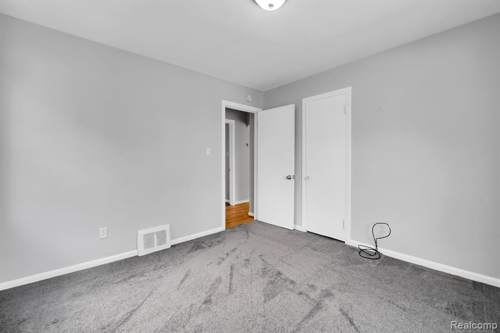 8651 HAZELTON Street, Dearborn Heights, MI 48127 — Photo 6