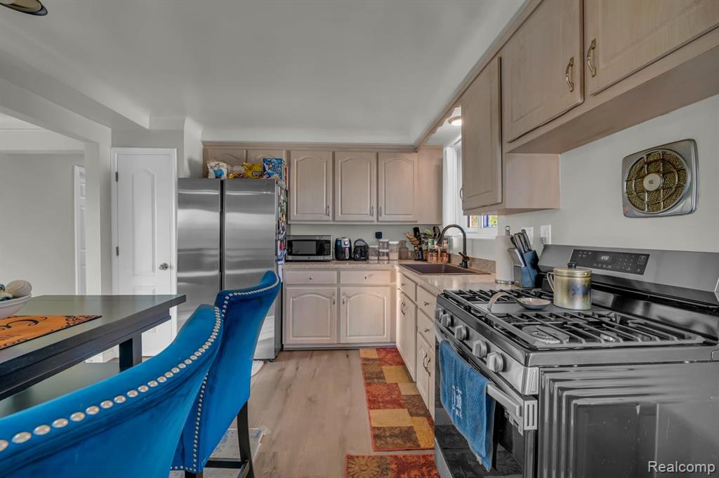 24880 Warrington Avenue, Eastpointe, MI 48021 — Photo 9