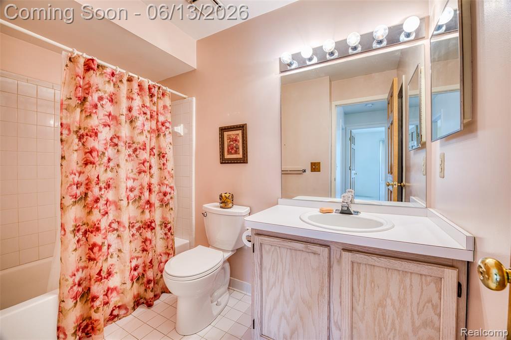 44750 Bayview Drive, 37, Novi, MI 48377 — Photo 5