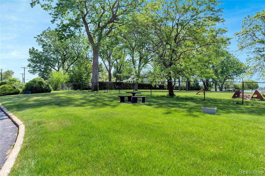 8900 E Jefferson Avenue, 630-631, Detroit, MI 48214 — Photo 17