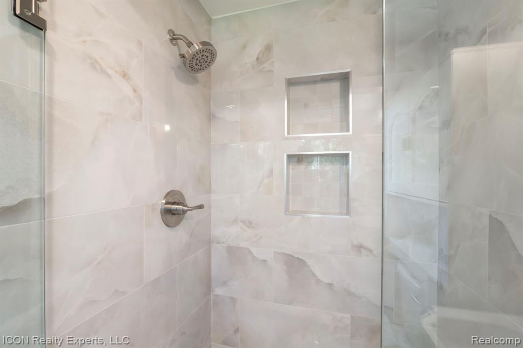 4089 Aberdeen Court, West Bloomfield, MI 48323 — Photo 36