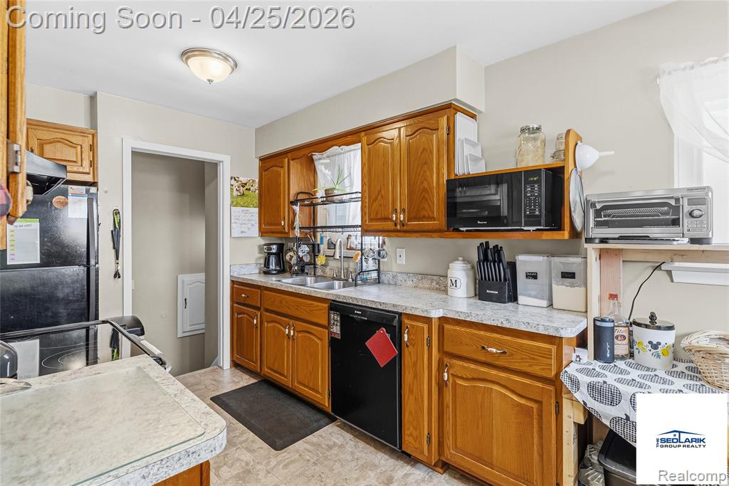 24909 Saxony Avenue, Eastpointe, MI 48021 — Photo 20