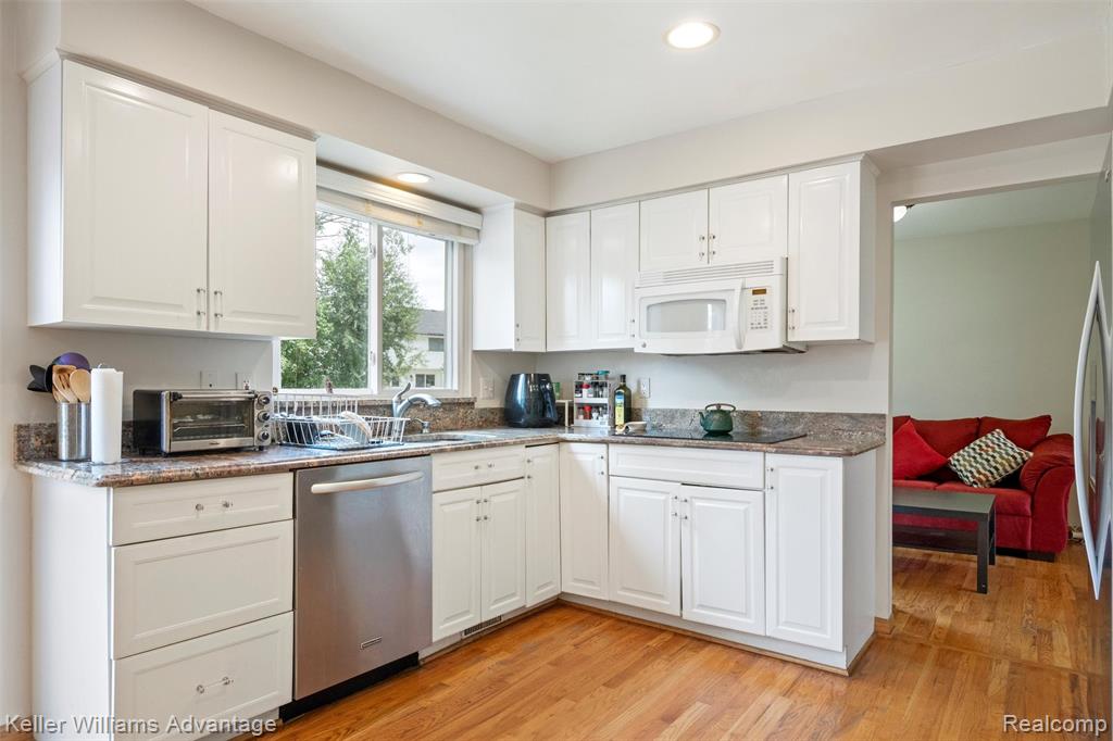 5016 Patrick Road, West Bloomfield, MI — Photo 14