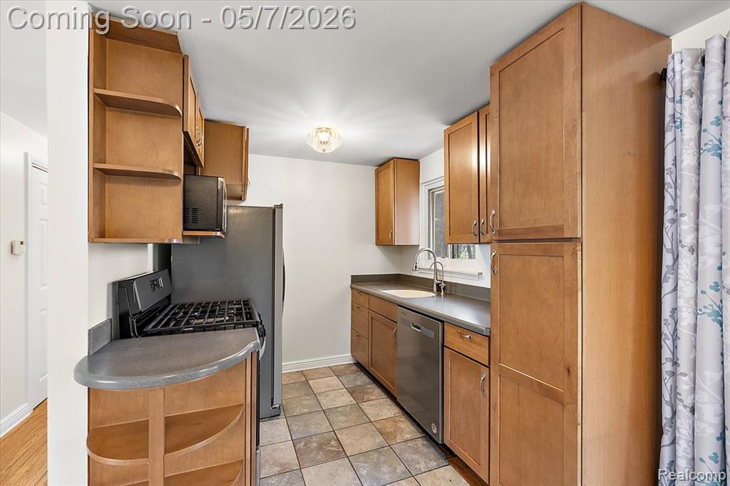 2795 Woodbury Street, Walled Lake, MI 48390 — Photo 13