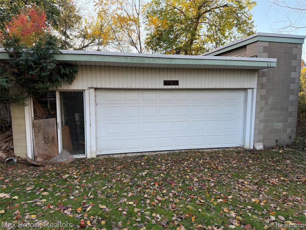 6433 Walnut Lake Road, West Bloomfield, MI 48323 — Photo 11