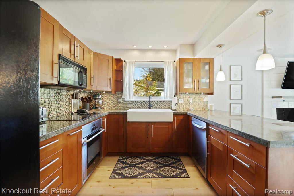 6157 Barker Circle, Waterford, MI 48329 — Photo 16
