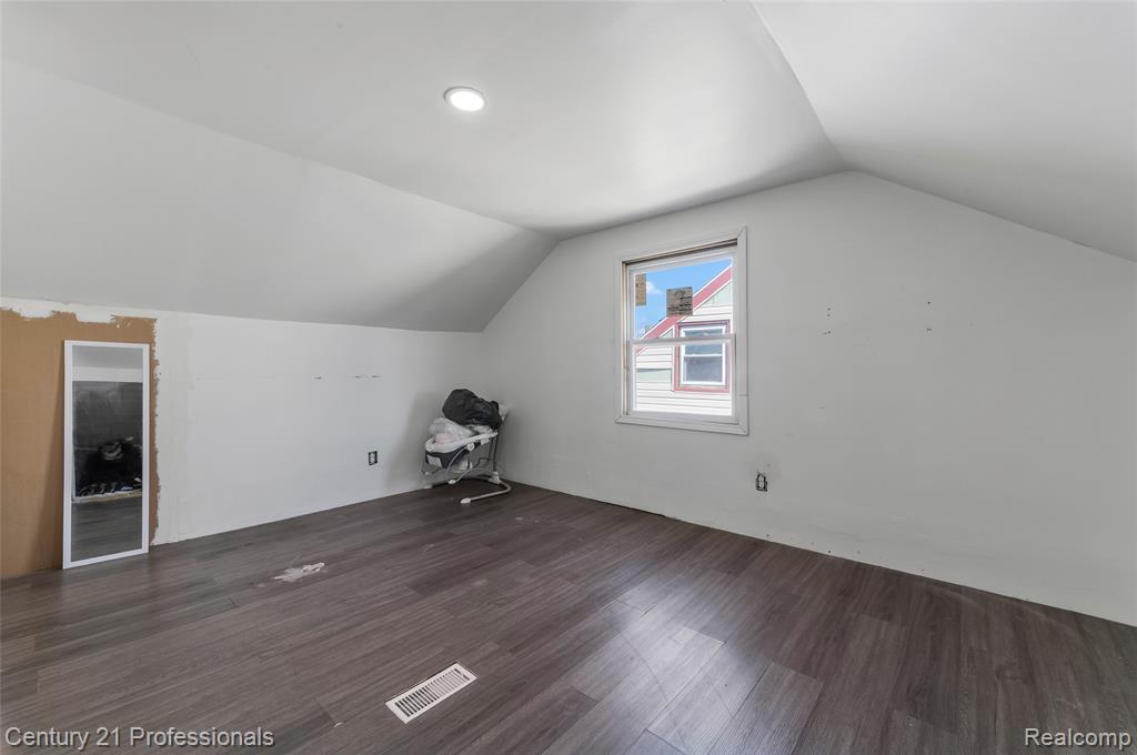 8040 Plainview Avenue, Detroit, MI 48228 — Photo 11