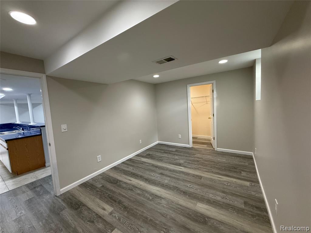 4377 Brighton Drive, Grand Blanc, MI 48439 — Photo 35