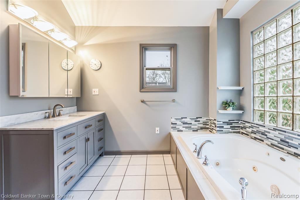 8160 Halfway Drive, Brighton, MI 48116 — Photo 33