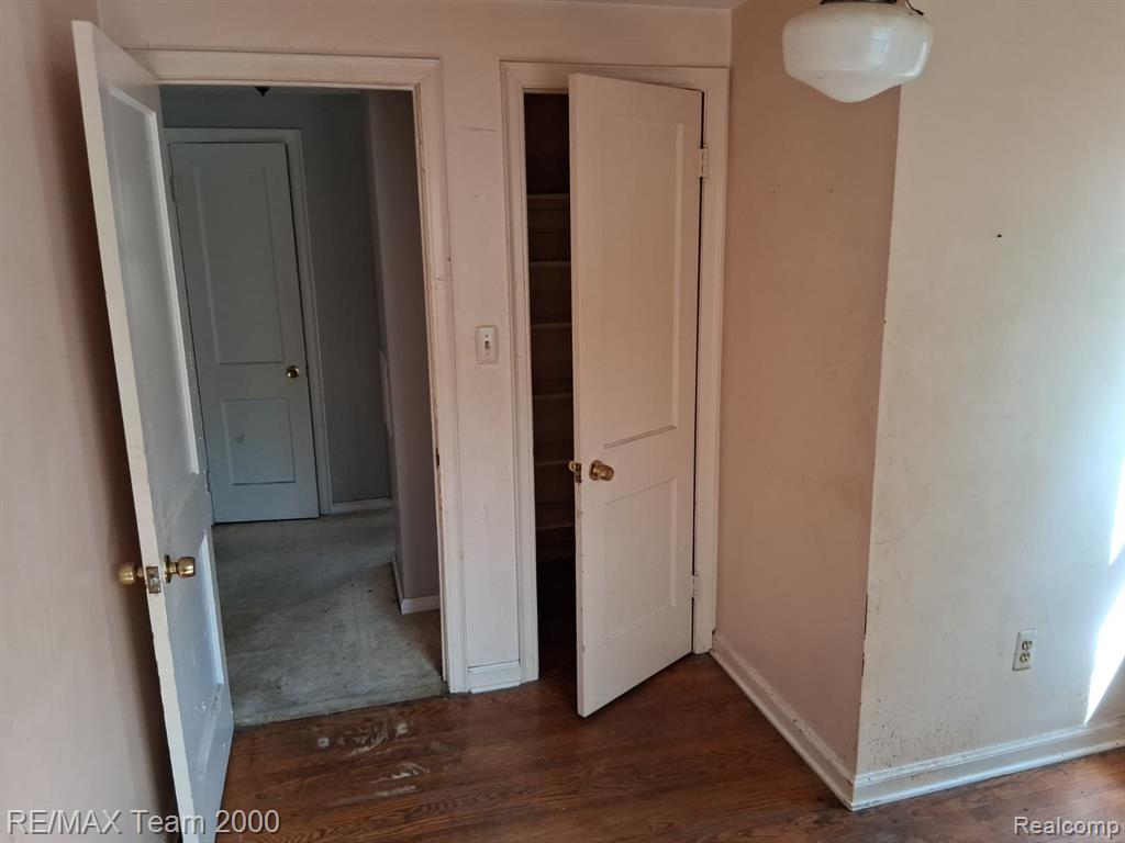 5228 Hillcrest Street, Detroit, MI 48236 — Photo 11