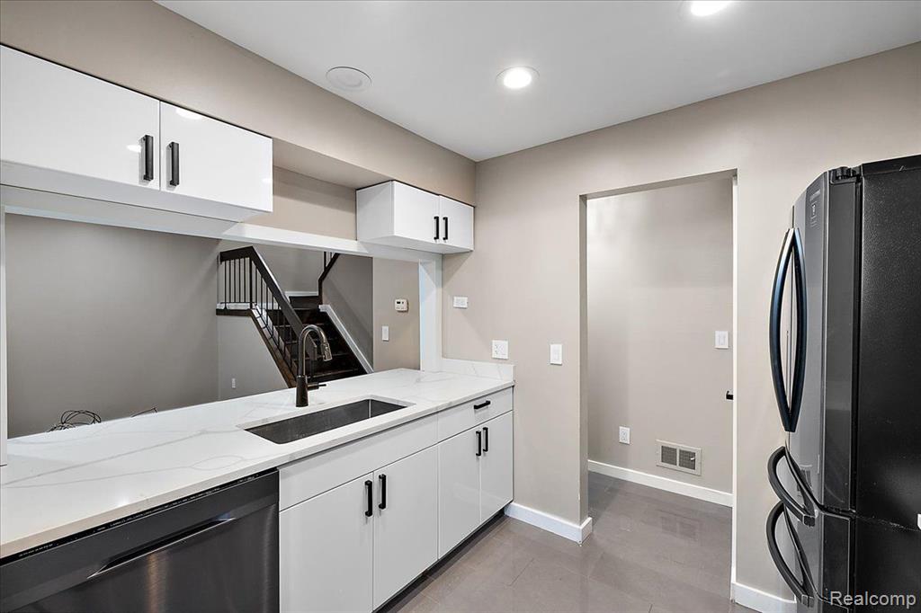 1570 S HILL Boulevard, Bloomfield Hills, MI 48304 — Photo 10
