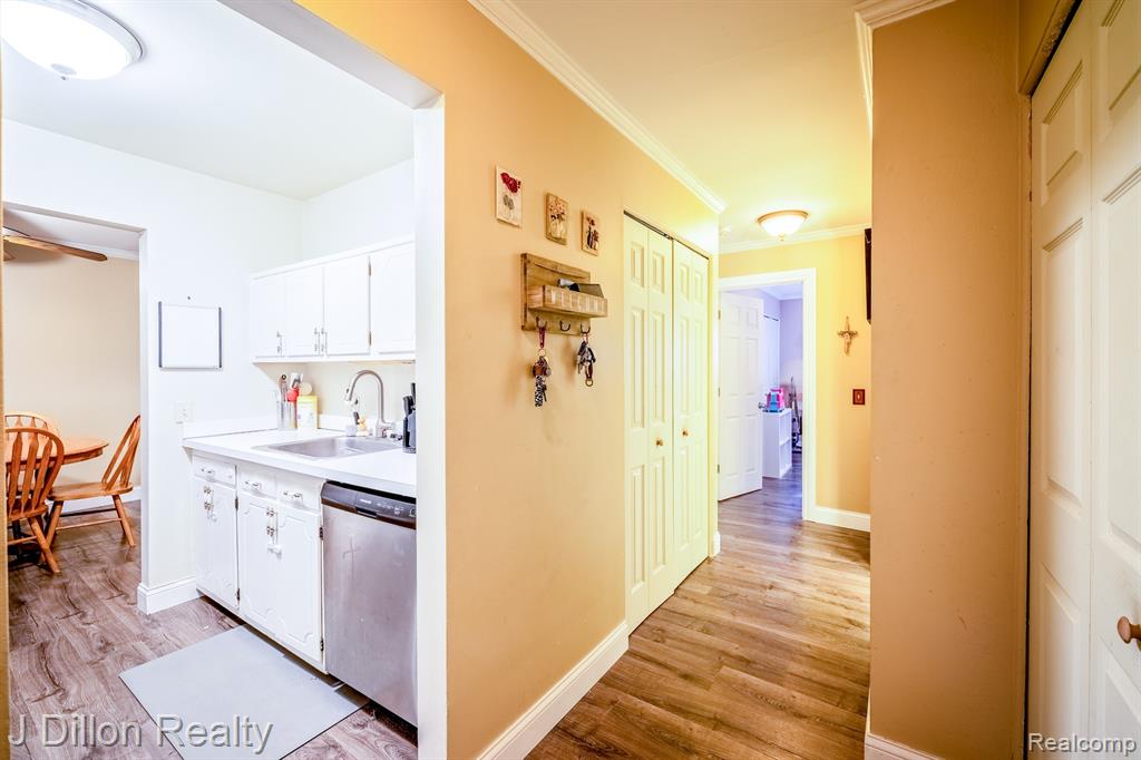 653 E Fox Hills Drive, 49, Bloomfield Hills, MI 48304 — Photo 10