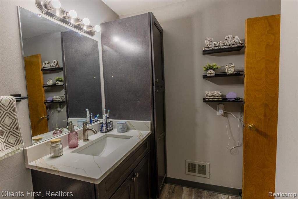 41512 Bedford Drive, Canton, MI 48187 — Photo 18