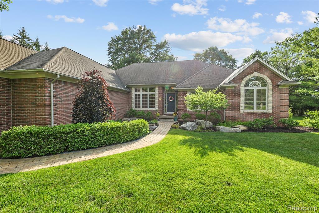 225 Redwood Lane, Leonard, MI 48367 — Photo 2