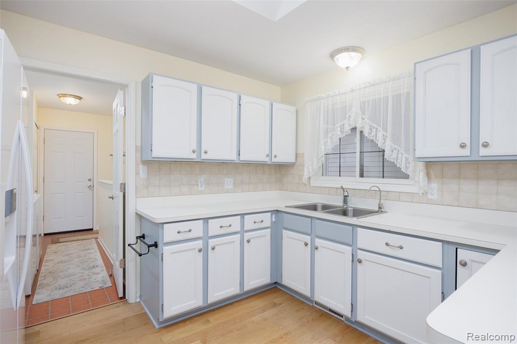 970 Ridge Court, Brighton, MI 48116 — Photo 10