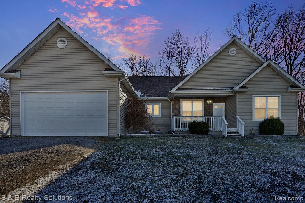 5493 King Road, China, MI — front exterior