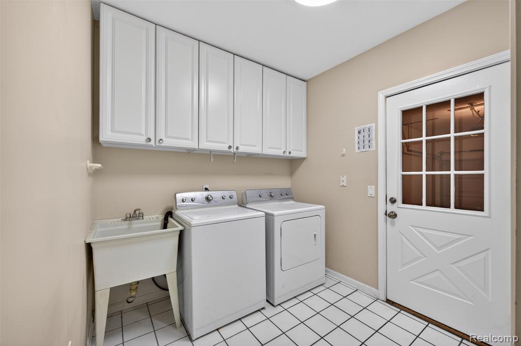 1484 Leisure Drive, Flint, MI 48507 — Photo 24