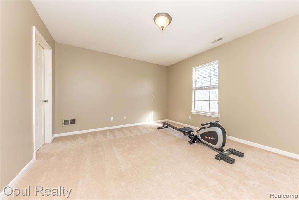 11698 Farmington Road, Livonia, MI, 48150