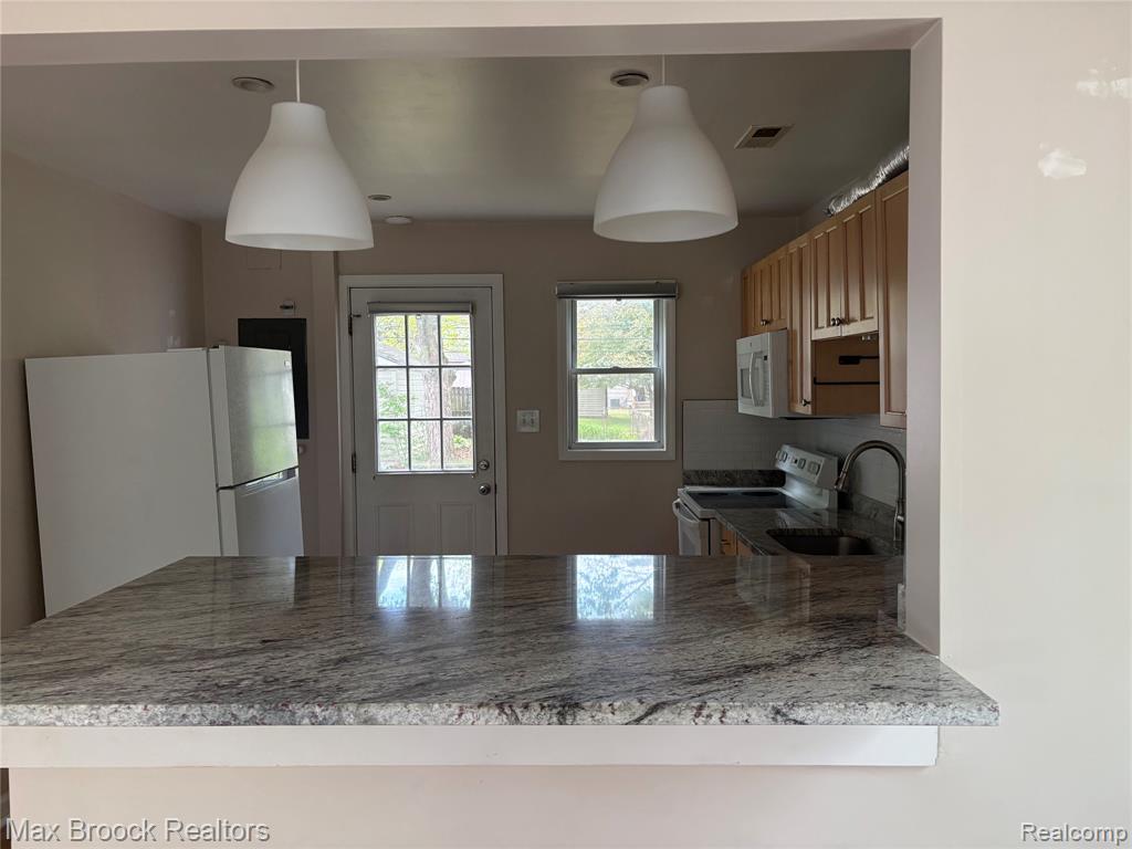 27871 HAMPDEN Street, Madison Heights, MI 48071 — Photo 11