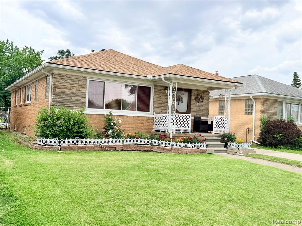 8152 Potomac, Center Line, MI 48015 — Photo 2