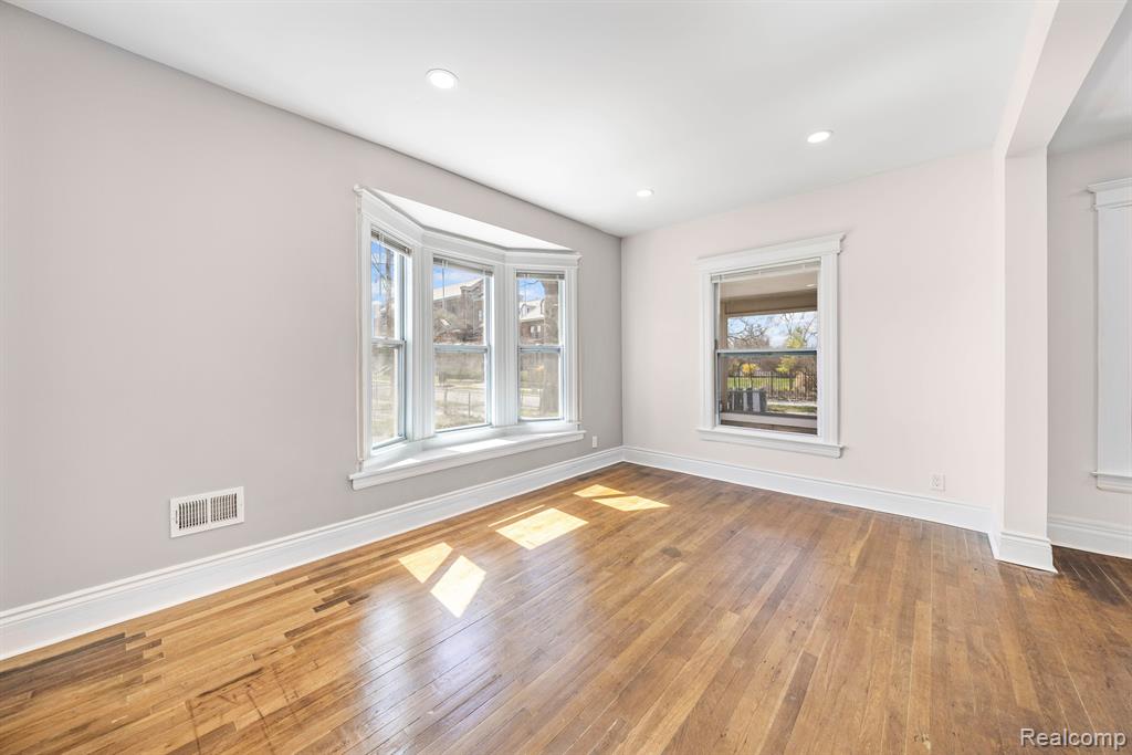 4180 SEMINOLE Street, Detroit, MI 48214 — Photo 17