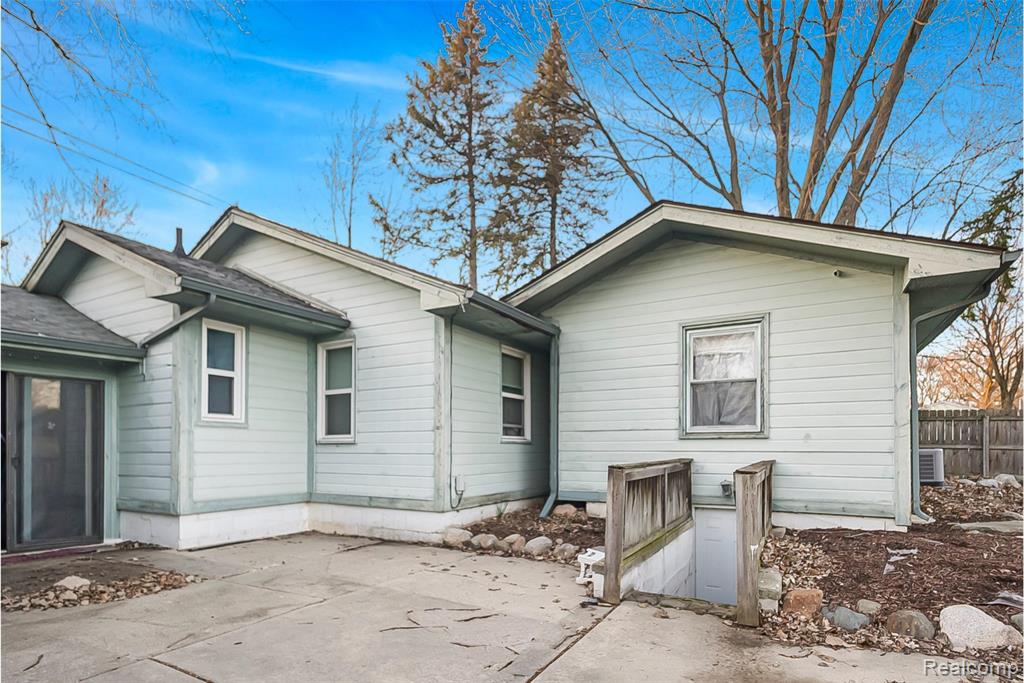 5336 Mansfield Avenue, Sterling Heights, MI 48310 — Photo 2