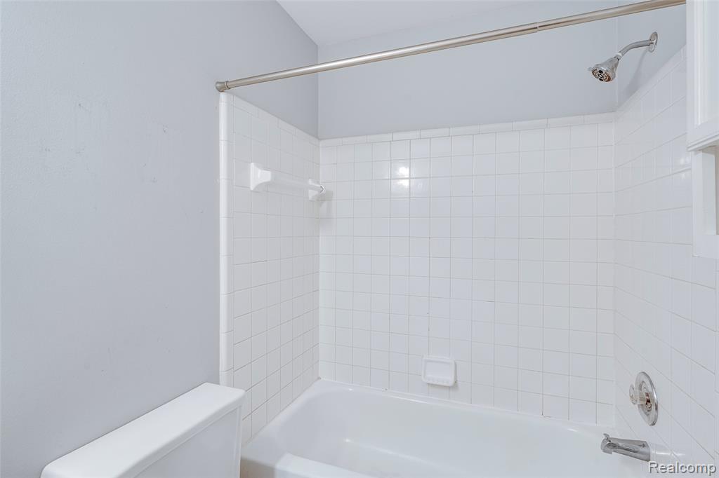 42481 Lilley Pointe Drive, Canton, MI 48187 — Photo 27