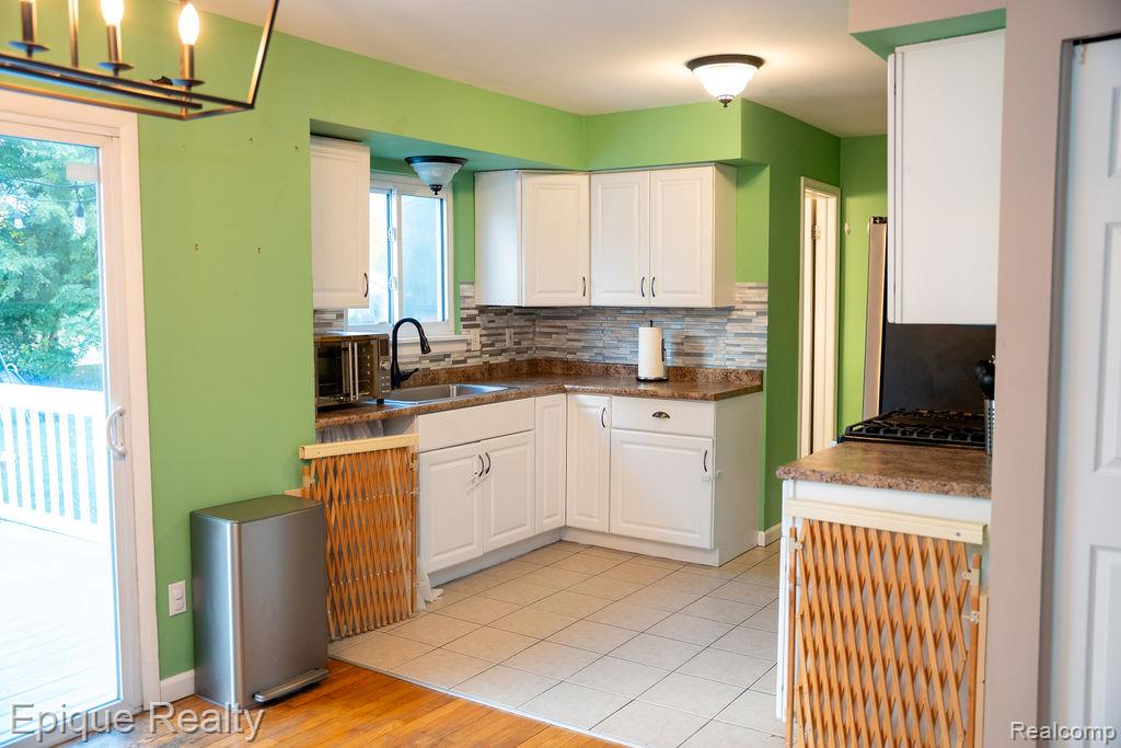 4505 Old Carriage Road, Flint, MI 48507 — Photo 17
