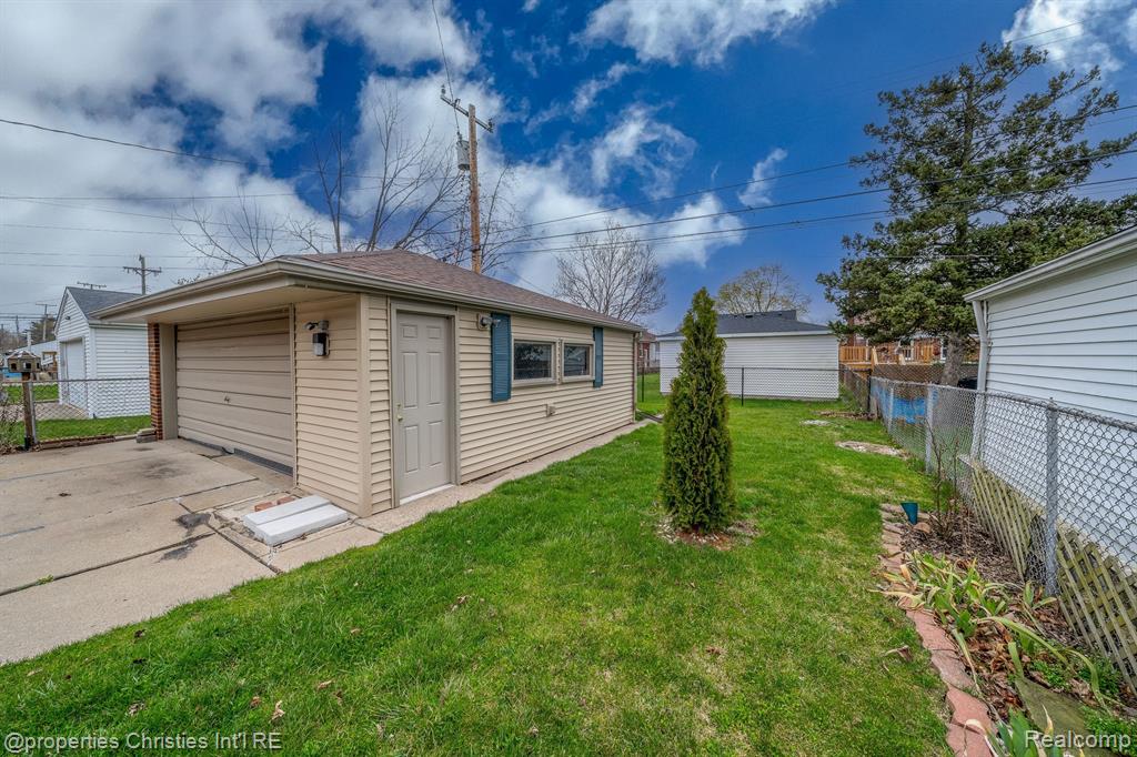 7631 ROBINSON Avenue, Allen Park, MI 48101 — Photo 26