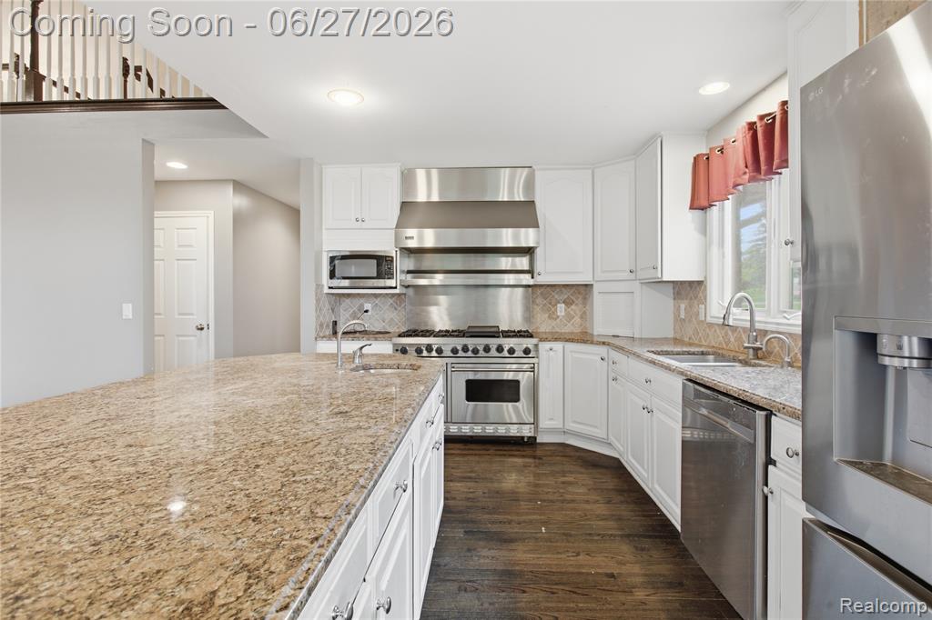 9015 Huron Bluffs Drive, White Lake, MI — Photo 13