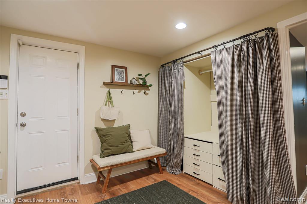 2687 Los Angeles Drive, Wolverine Lake, MI 48390 — Photo 37